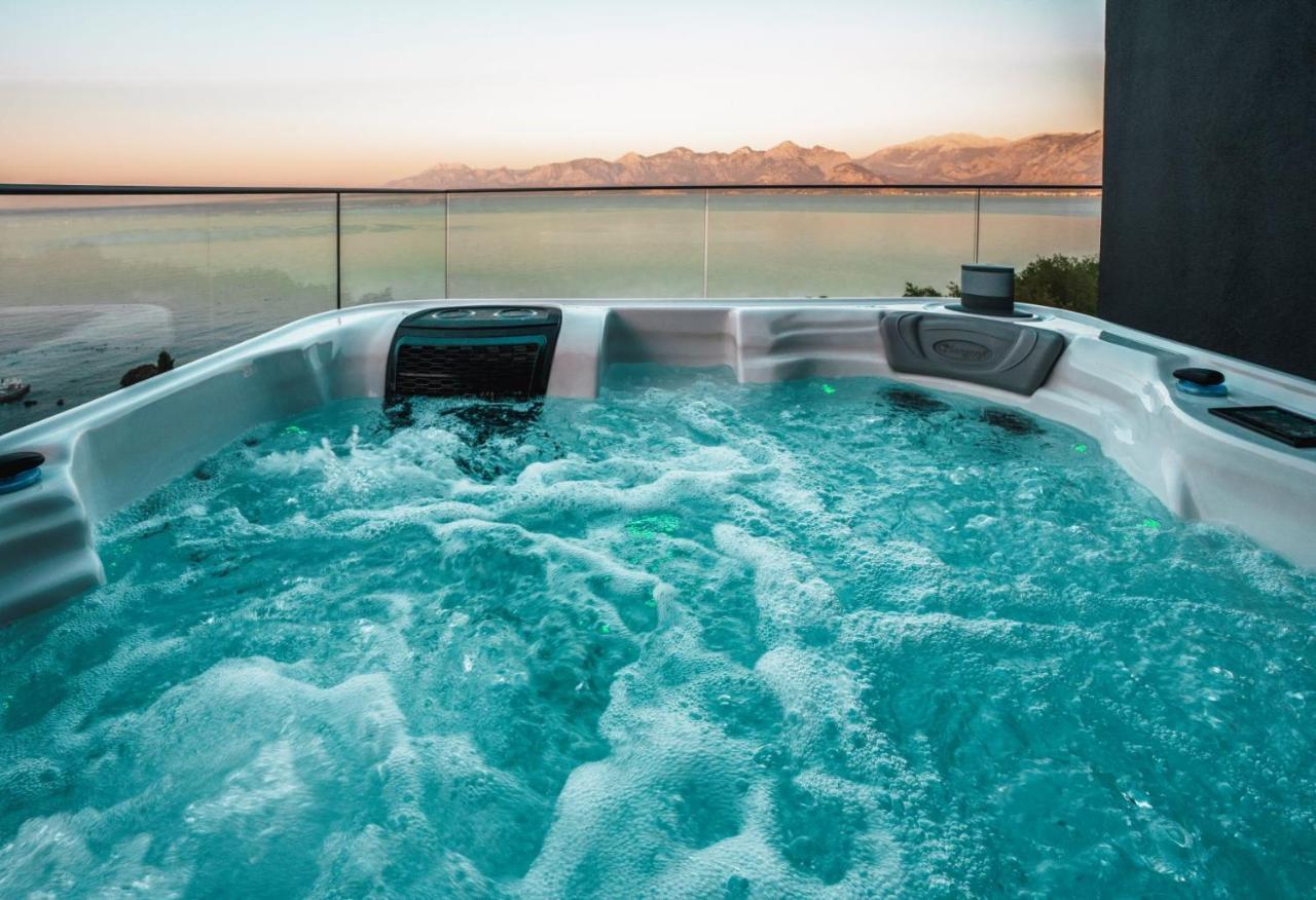 Suite mit Kingsize-Bett mit Whirlpool