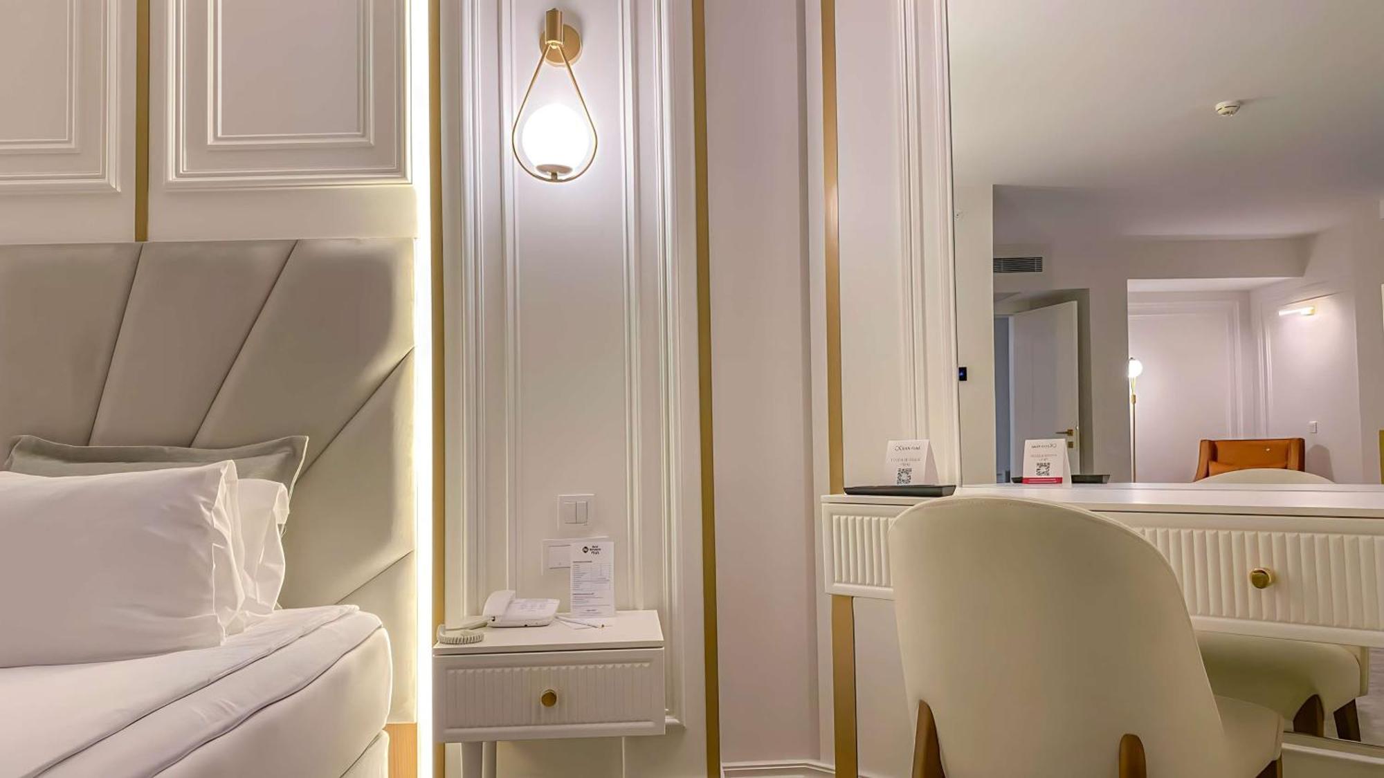 Deluxe King Suite with Sofa Bed and Spa Bath - Non-Smoking