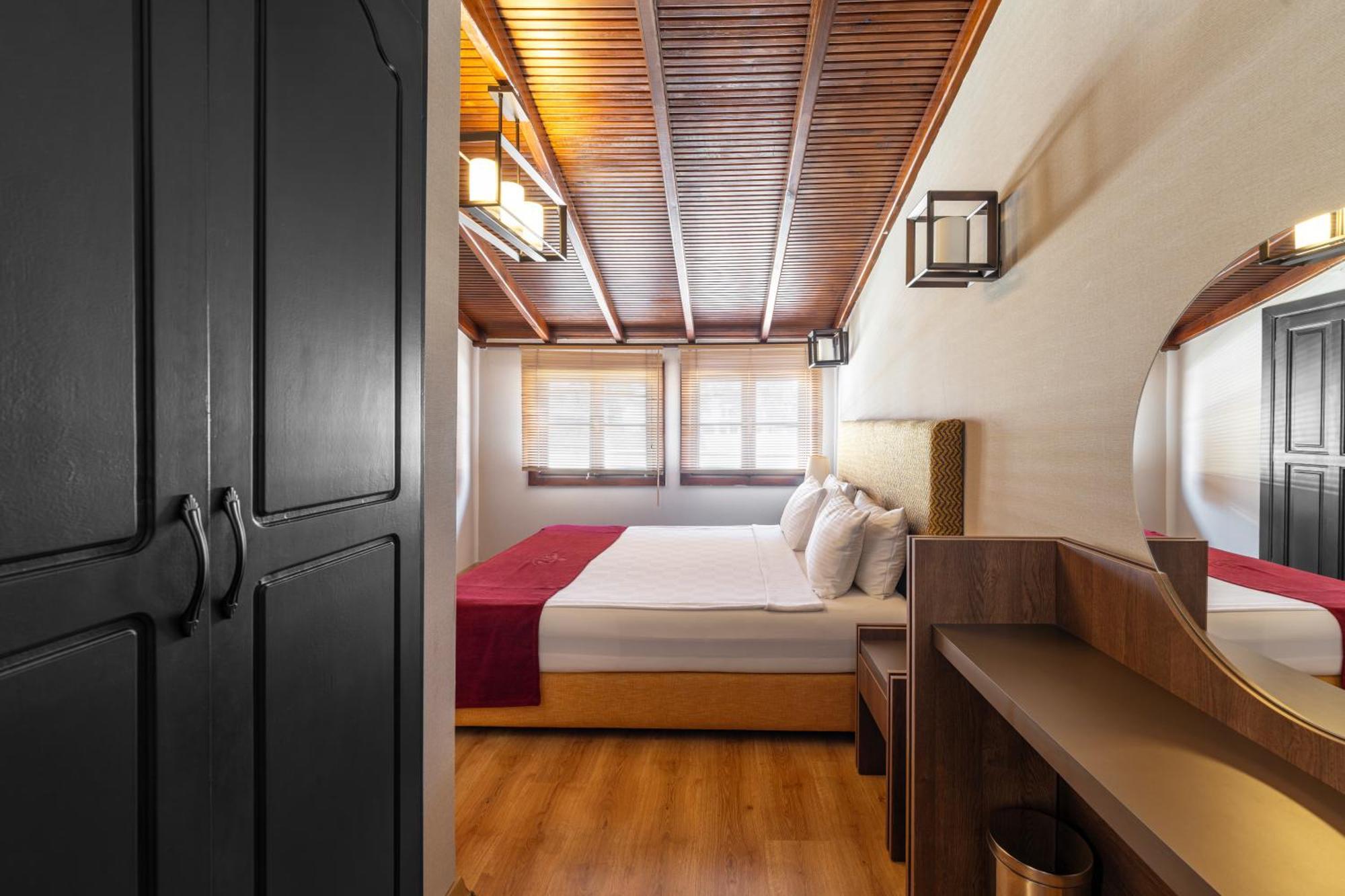 Deluxe Double or Twin Room,1697785816:JPEG