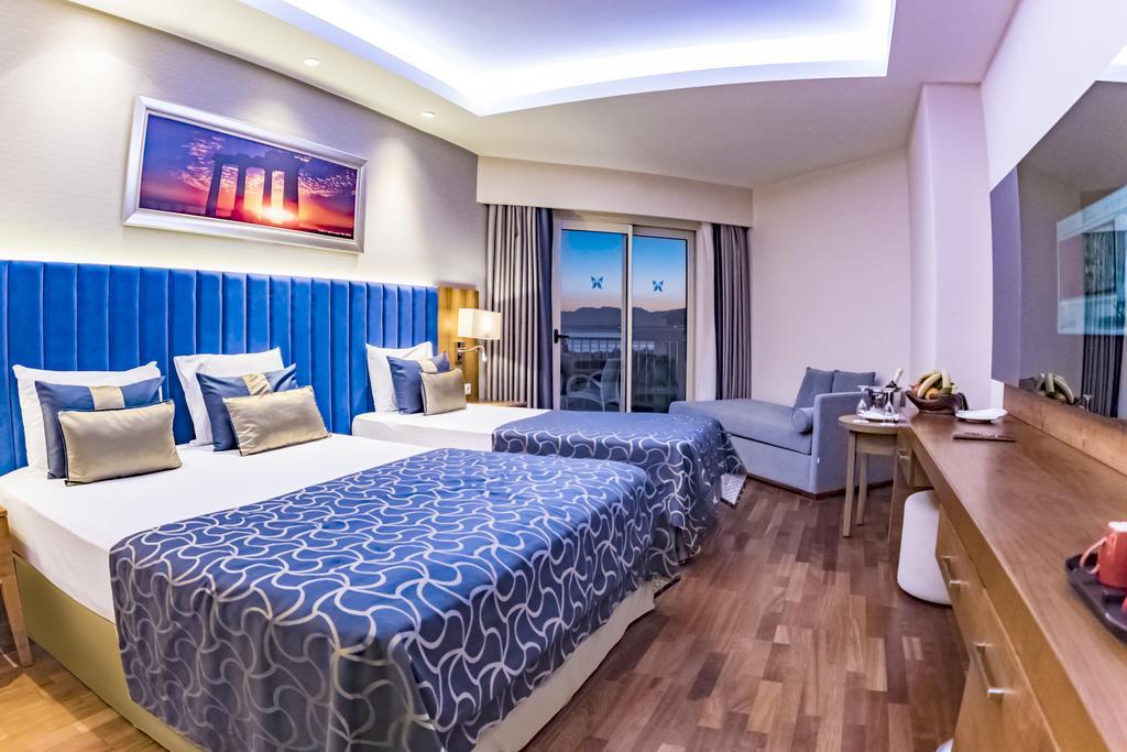 Großes Doppel-/Zweibettzimmer