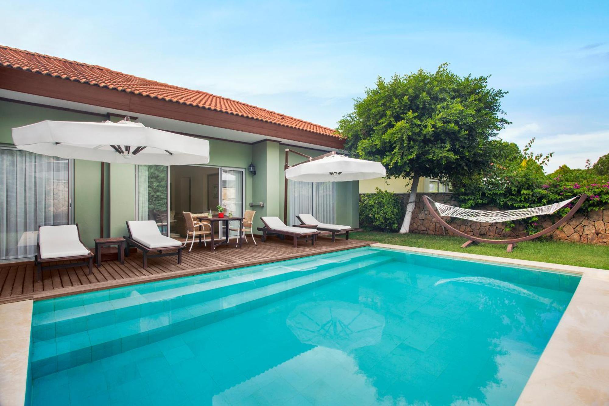 Deluxe Villa Bali mit eigenem Pool (3 Erwachsene + 3 Kinder)