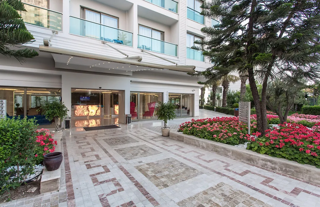 Falcon Hotel-1